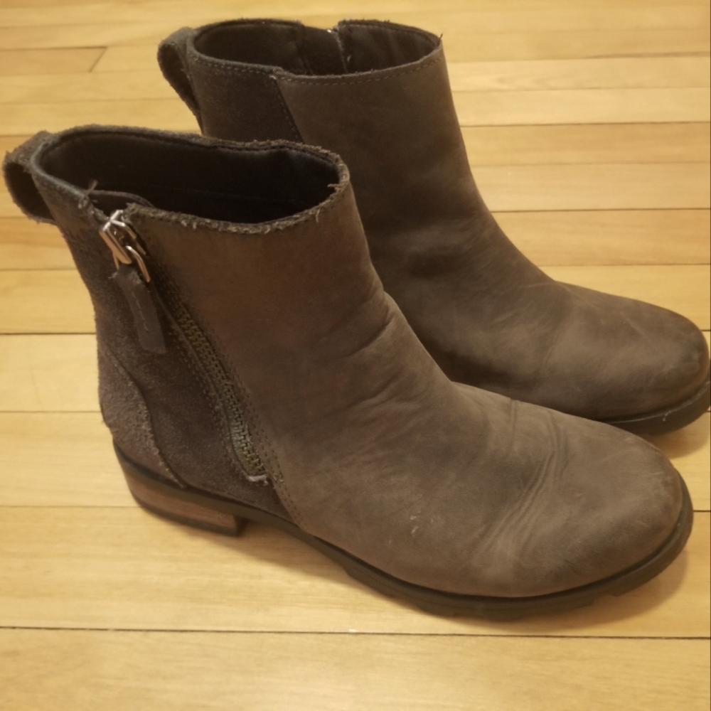 Sorel Emelie Side Zip Bootie- Quarry Gray